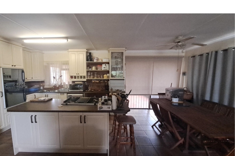 4 Bedroom Property for Sale in Palmiet Western Cape